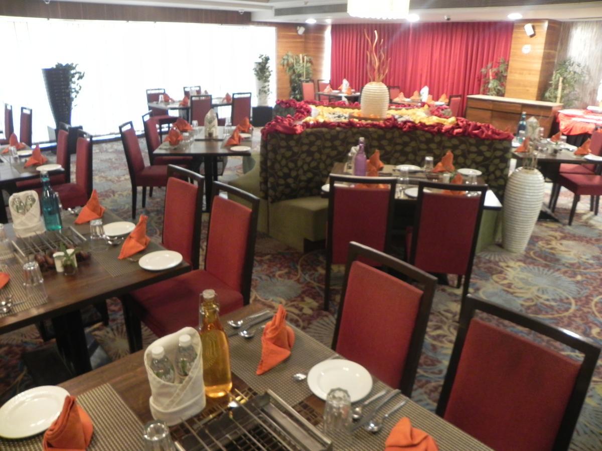 Ramada Ahmedabad Exterior foto
