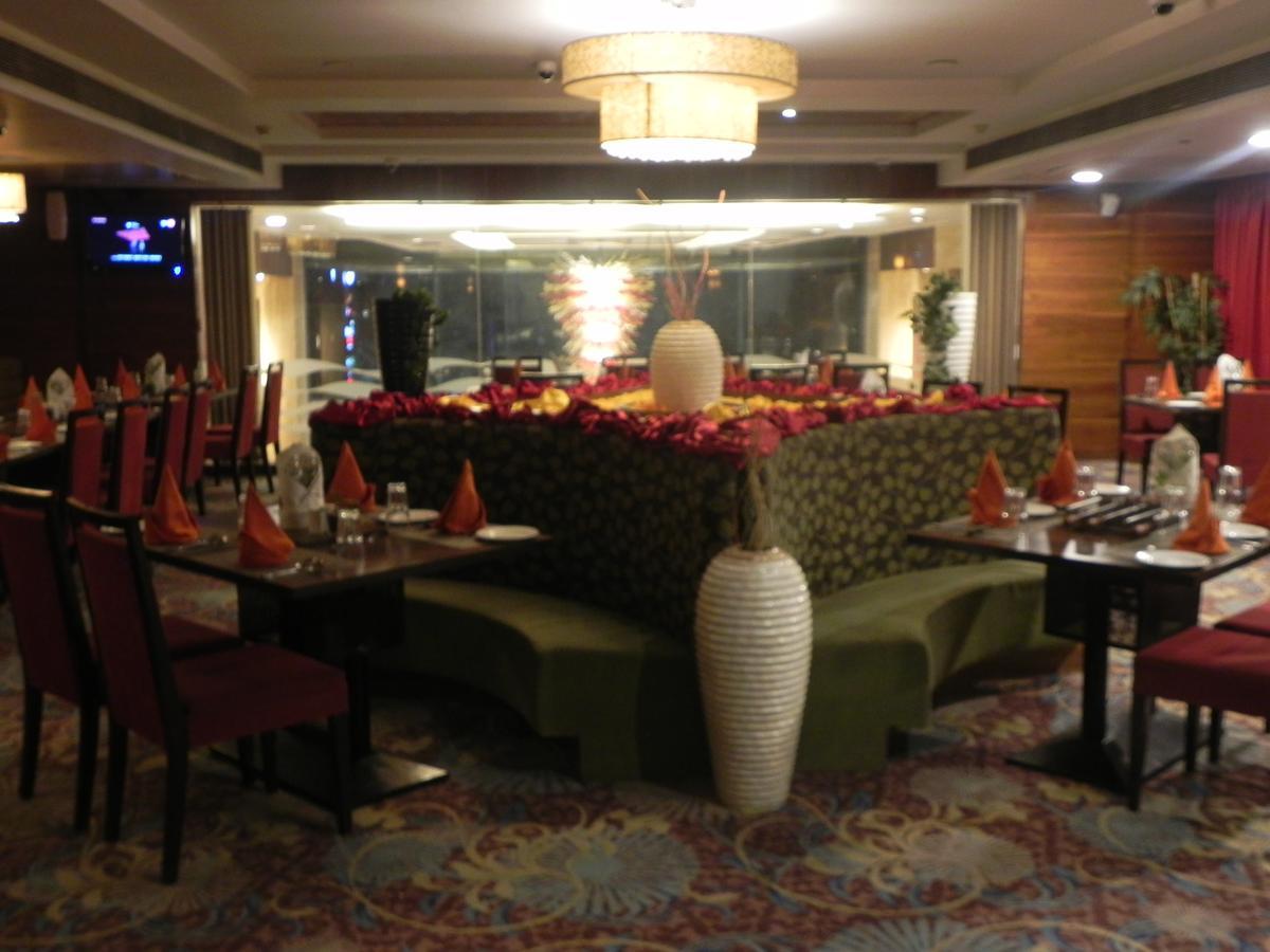 Ramada Ahmedabad Exterior foto