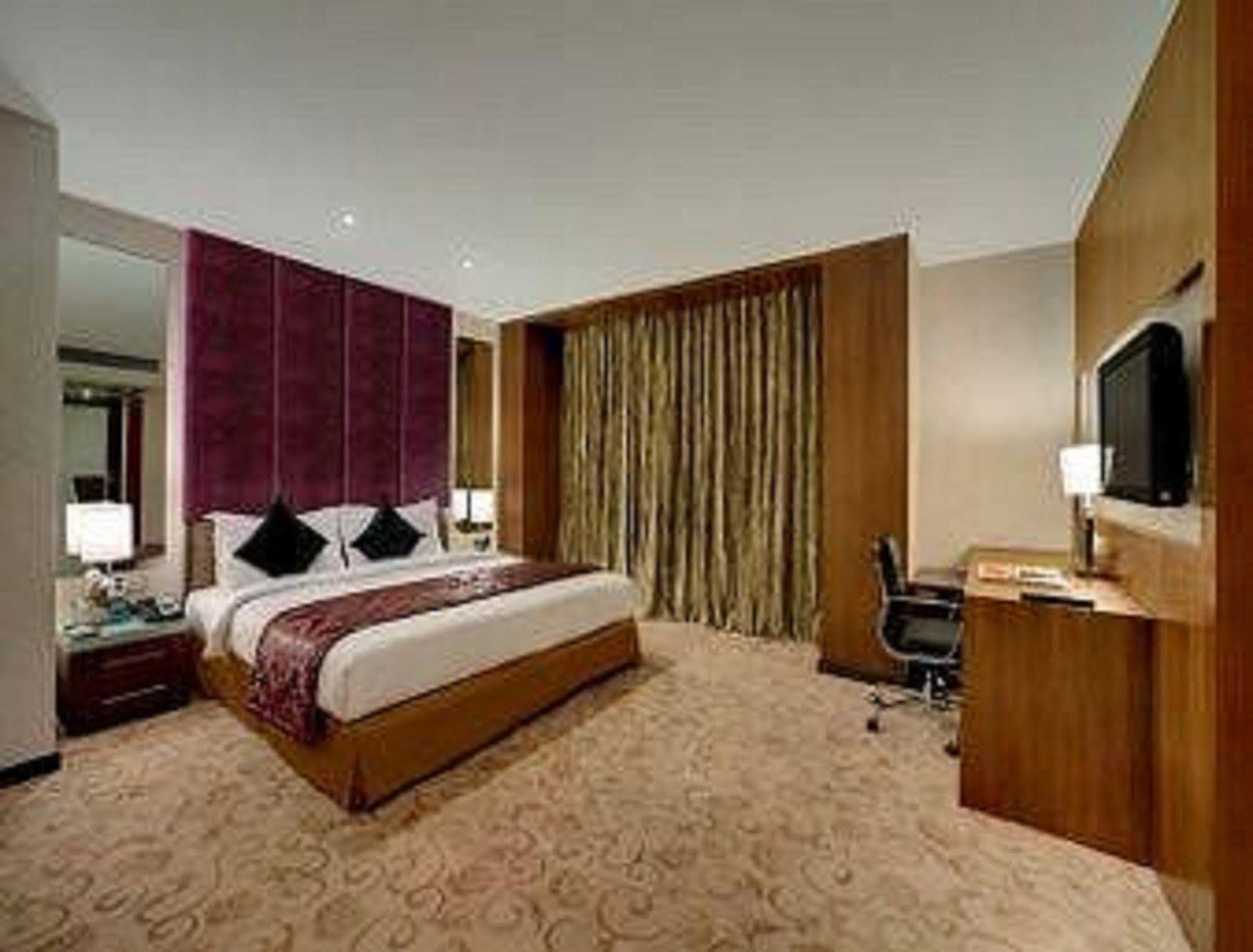 Ramada Ahmedabad Quarto foto