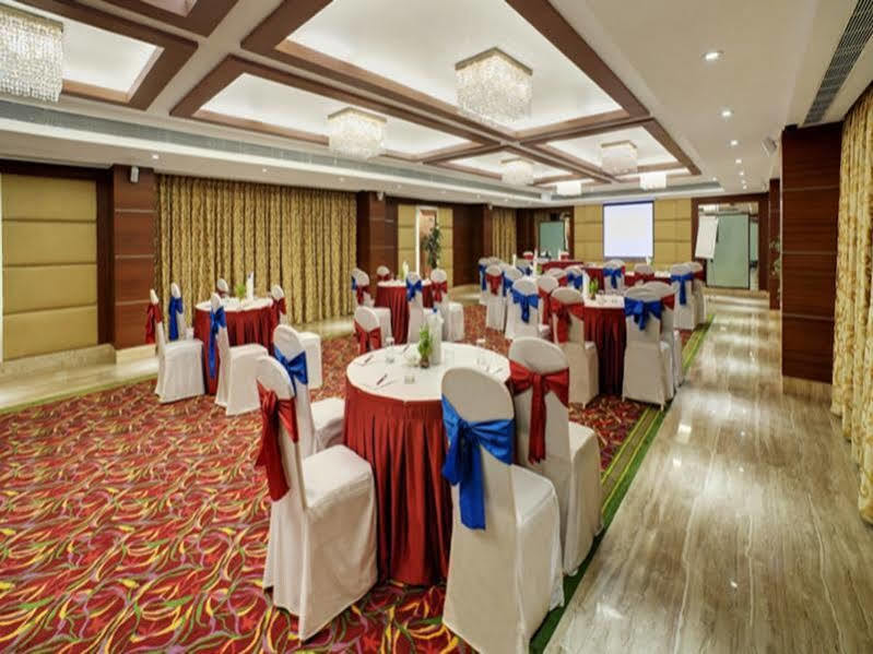 Ramada Ahmedabad Exterior foto