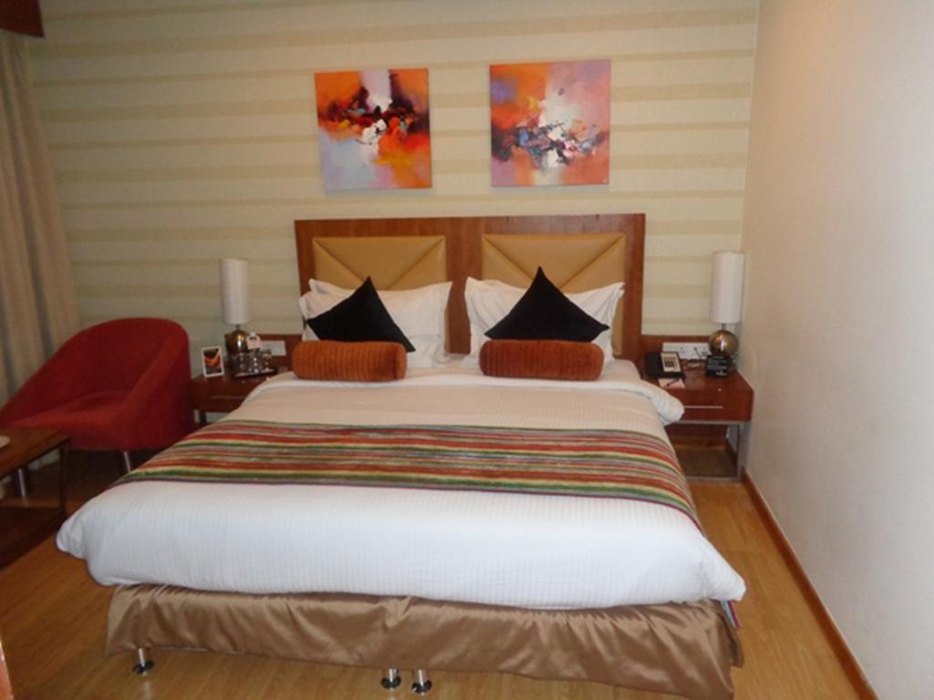 Ramada Ahmedabad Exterior foto