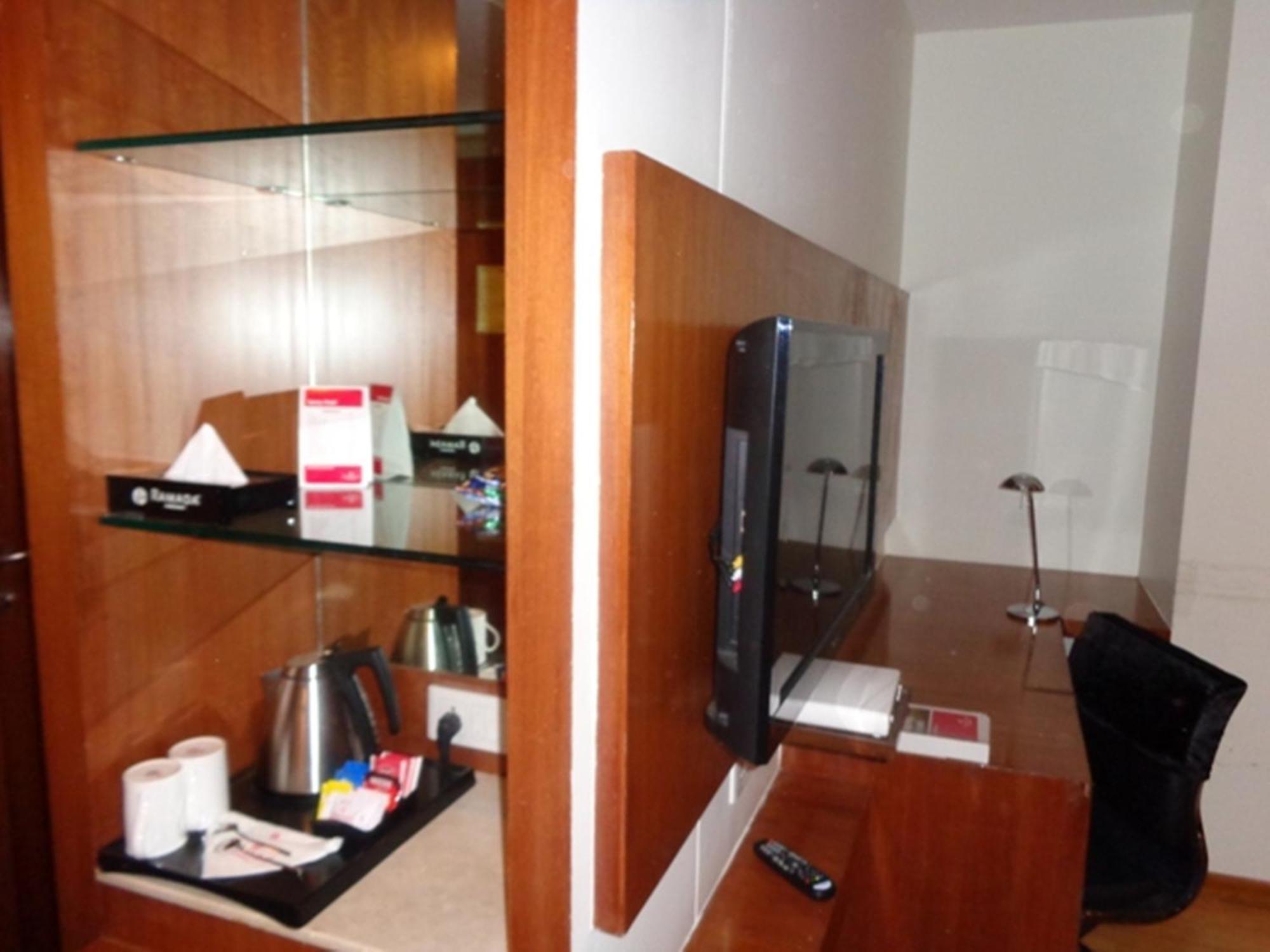 Ramada Ahmedabad Exterior foto